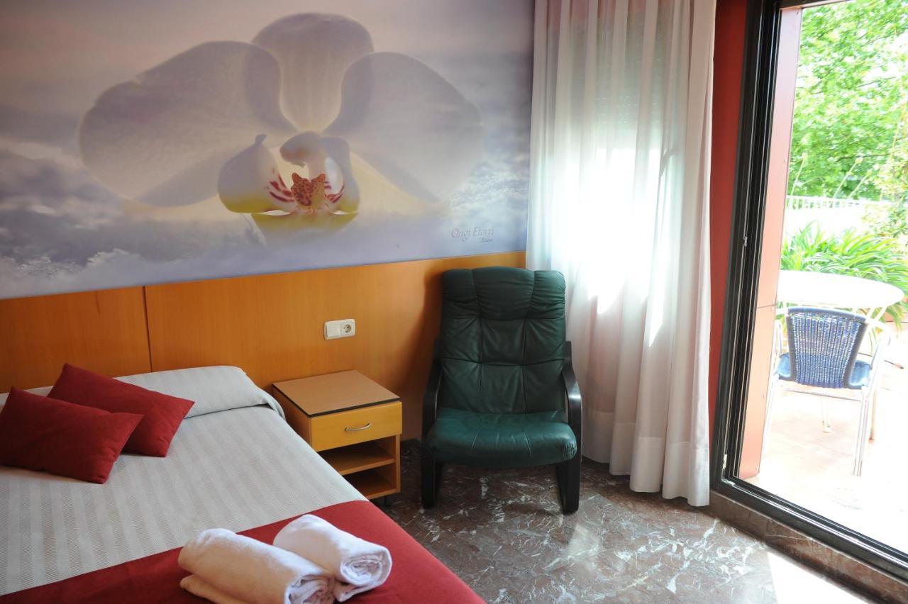 Hotel Aitana Ирун Екстериор снимка